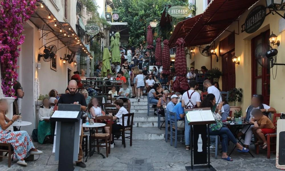 Η ακρίβεια "χτυπά" το ελληνικό καλοκαίρι: Μόνο 1 στους 2 Έλληνες θα κάνει διακοπές φέτος